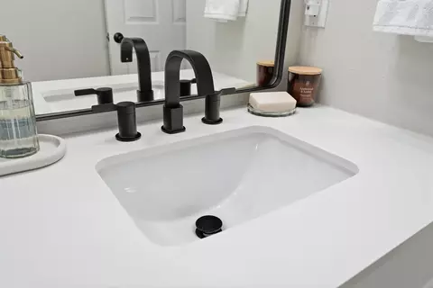 Bath - 2672 Paddock Cir, Crestview, FL 32536 photo 5 of 8