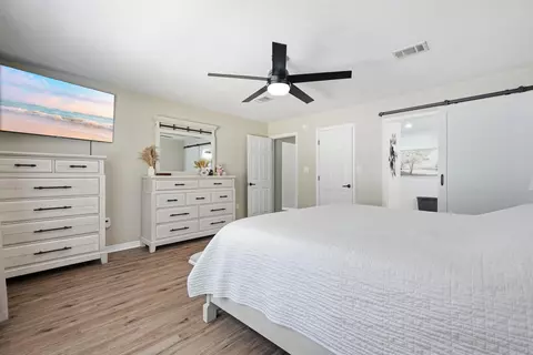 Bedroom - 2672 Paddock Cir, Crestview, FL 32536 photo 4 of 5