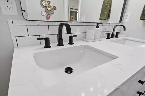 Bath - 2672 Paddock Cir, Crestview, FL 32536 photo 2 of 8