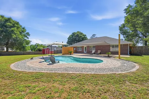 Exterior - 2672 Paddock Cir, Crestview, FL 32536 photo 7 of 11