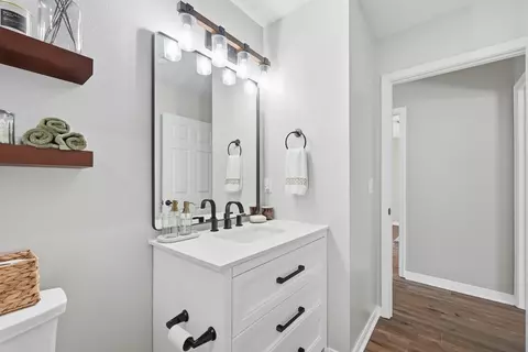 Bath - 2672 Paddock Cir, Crestview, FL 32536 photo 4 of 8