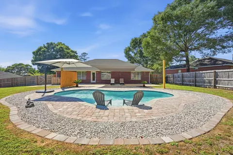 Exterior - 2672 Paddock Cir, Crestview, FL 32536 photo 2 of 11