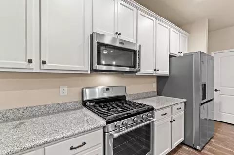 Kitchen - 48 Madiera Dr, Freeport, FL 32439 photo 3 of 3