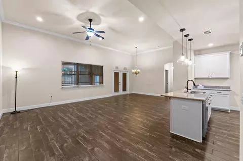 Living - 48 Madiera Dr, Freeport, FL 32439 photo 4 of 9