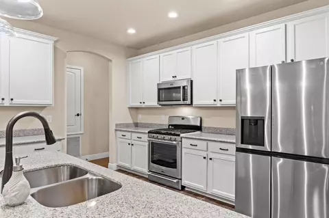Kitchen - 48 Madiera Dr, Freeport, FL 32439 photo 2 of 3