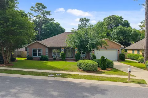 819 Coldwater Creek Cir, Niceville, FL 32578