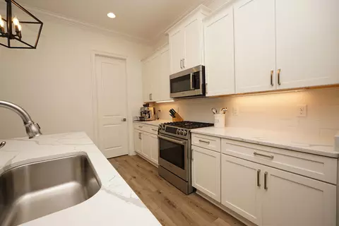 Kitchen - 1144 Deer Moss Loop, Niceville, FL 32578 photo 4 of 7