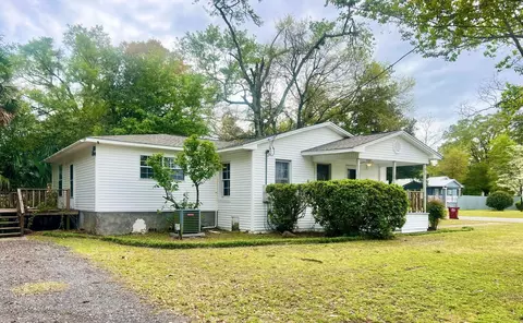328 Dixie St, Crestview, FL 32536
