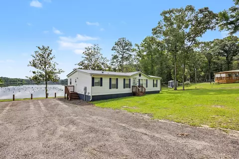 1064 Kings Lake Blvd, Defuniak Springs, FL 32433