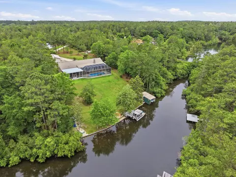 4063 Lakeview Dr, Crestview, FL 32539