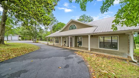 175 W T Hulion Rd, Crestview, FL 32539
