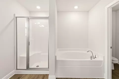 Bath - 7005 Brylington Blvd, Bellview, FL 32526 photo 2 of 5