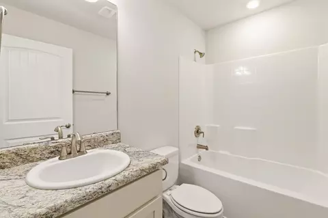 Bath - 7005 Brylington Blvd, Bellview, FL 32526 photo 4 of 5