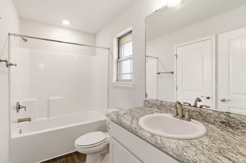 Bath - 7005 Brylington Blvd, Bellview, FL 32526 photo 3 of 5