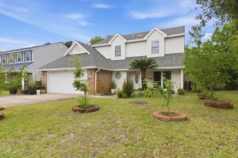 492 Spring Brook Ln, Mary Esther, FL 32569