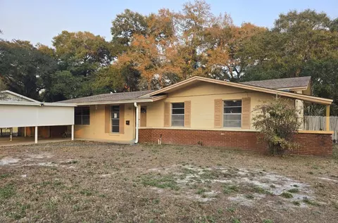26 Caswell Cir, Mary Esther, FL 32569