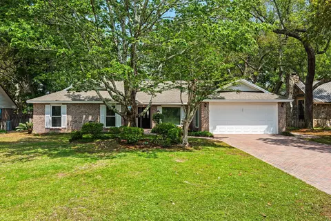 252 E Dominica Cir, Niceville, FL 32578