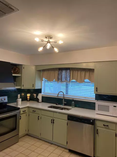 Kitchen - 418 Snapper Dr, Destin, FL 32541 photo 2 of 3