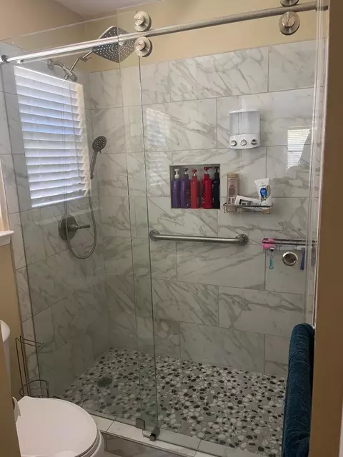 Bath - 418 Snapper Dr, Destin, FL 32541 photo 1 of 3