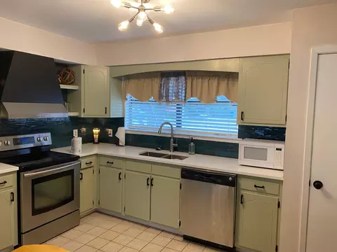 Kitchen - 418 Snapper Dr, Destin, FL 32541 photo 1 of 3