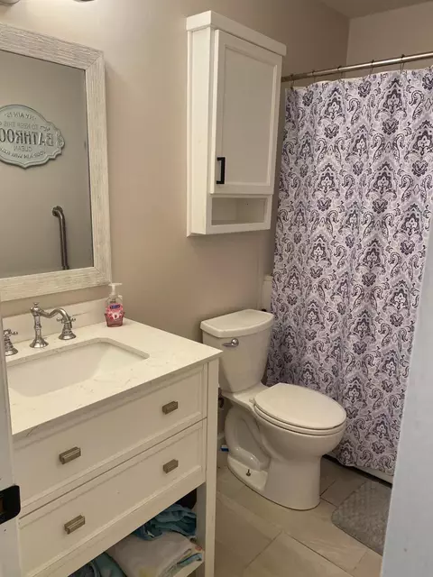 Bath - 418 Snapper Dr, Destin, FL 32541 photo 2 of 3