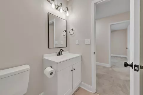 Bath - 2317 Lewis St, Crestview, FL 32536 photo 3 of 3