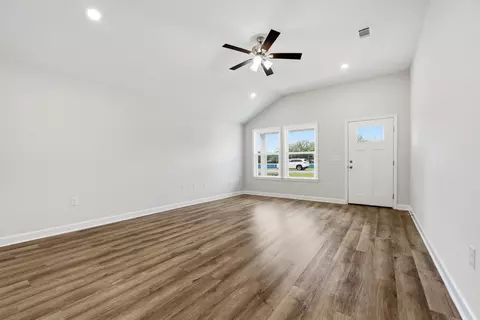 Living - 665 Lee Ave, Crestview, FL 32539 photo 1 of 2