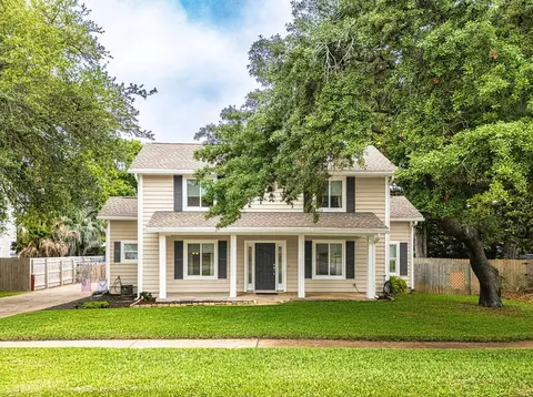 15 Winfield Way, Mary Esther, FL 32569