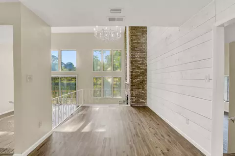 645 Carr Dr, Niceville, FL 32578