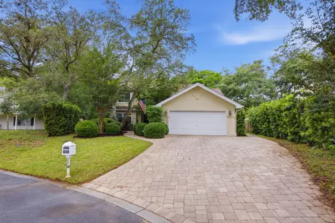 2807 Lee Trevino Ct, Shalimar, FL 32579
