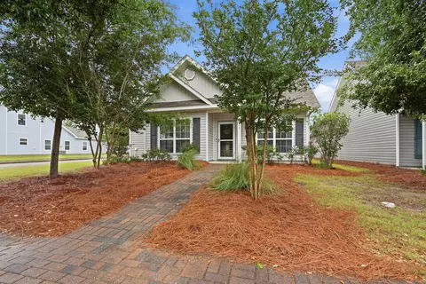 Exterior - 209 Nelly St, Freeport, FL 32439 photo 1 of 5