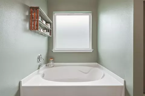 Bath - 209 Nelly St, Freeport, FL 32439 photo 5 of 8