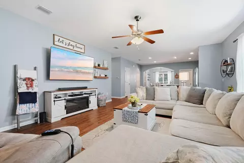 Living - 209 Nelly St, Freeport, FL 32439 photo 2 of 2