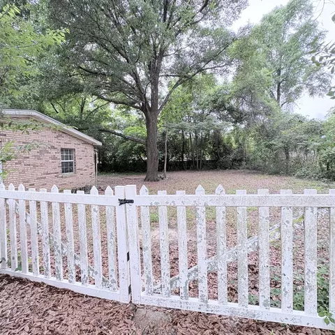 656 Mcclelland St, Crestview, FL 32536 photo 2
