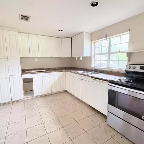 656 Mcclelland St, Crestview, FL 32536 photo 7