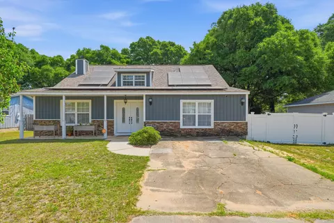 5823 Pinecrest Rd, Crestview, FL 32539