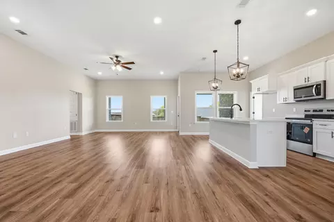 Living - 2809 Blackbird Ct, Crestview, FL 32539 photo 4 of 5