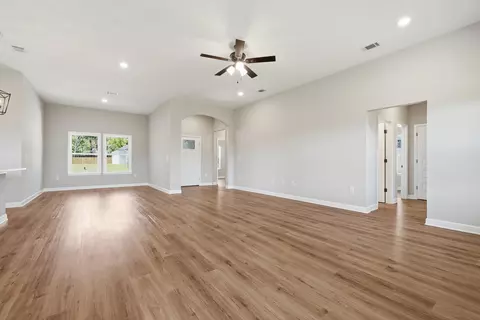 Living - 2809 Blackbird Ct, Crestview, FL 32539 photo 3 of 5