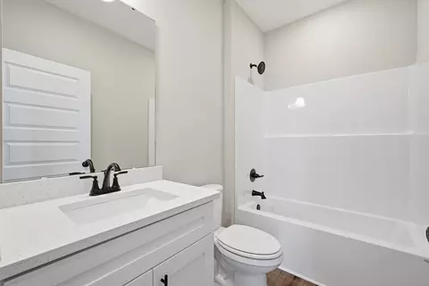Bath - 2809 Blackbird Ct, Crestview, FL 32539 photo 3 of 4