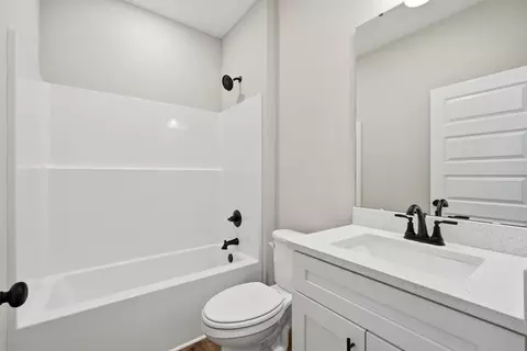 Bath - 2809 Blackbird Ct, Crestview, FL 32539 photo 4 of 4