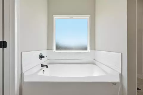 Bath - 2809 Blackbird Ct, Crestview, FL 32539 photo 2 of 4