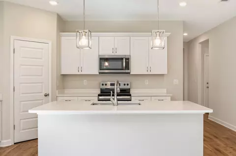 Kitchen - 2808 Blackbird Ct, Crestview, FL 32539 photo 2 of 5
