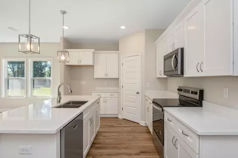 Kitchen - 2808 Blackbird Ct, Crestview, FL 32539 photo 3 of 5