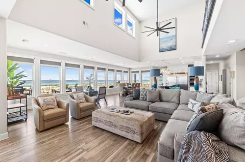 7439 Gulf Blvd, Navarre, FL 32566