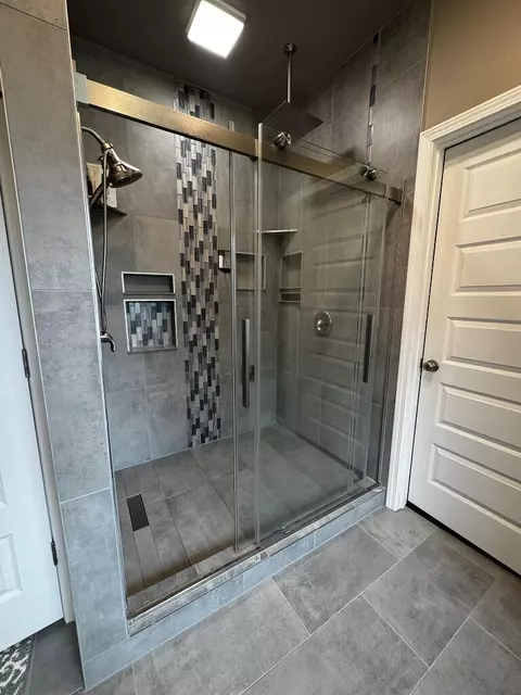 Bath - 2835 Gemstone Cir, Pace, FL 32571 photo 4 of 6