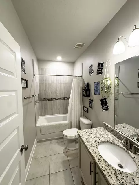 Bath - 2835 Gemstone Cir, Pace, FL 32571 photo 2 of 6