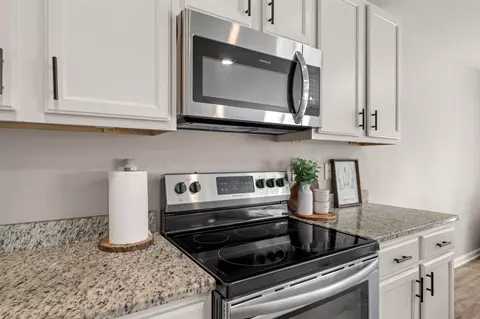 Kitchen - 1111 Capocci Ct, Crestview, FL 32539 photo 3 of 7