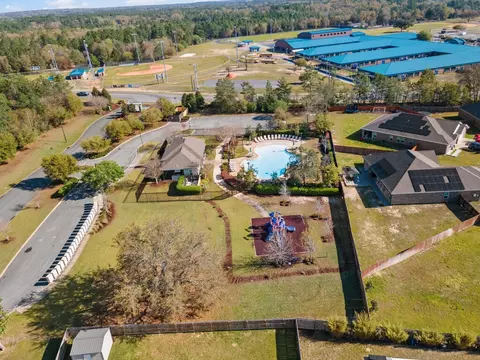 View/Area - 1111 Capocci Ct, Crestview, FL 32539 photo 9 of 12