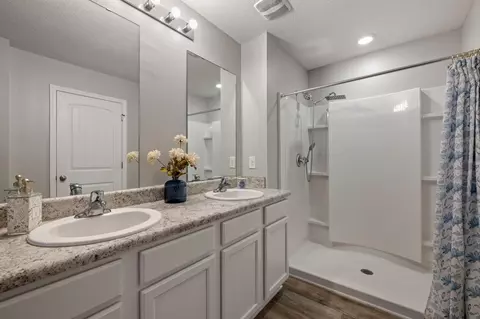 Bath - 1111 Capocci Ct, Crestview, FL 32539 photo 4 of 6