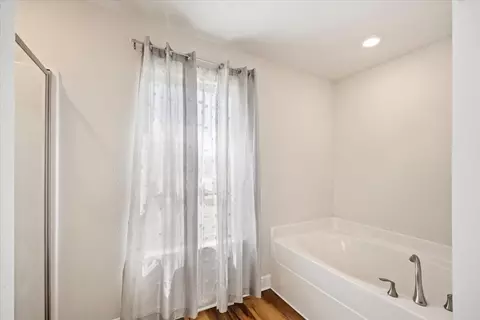 Bath - 232 Baycliff Dr, Crestview, FL 32536 photo 2 of 4